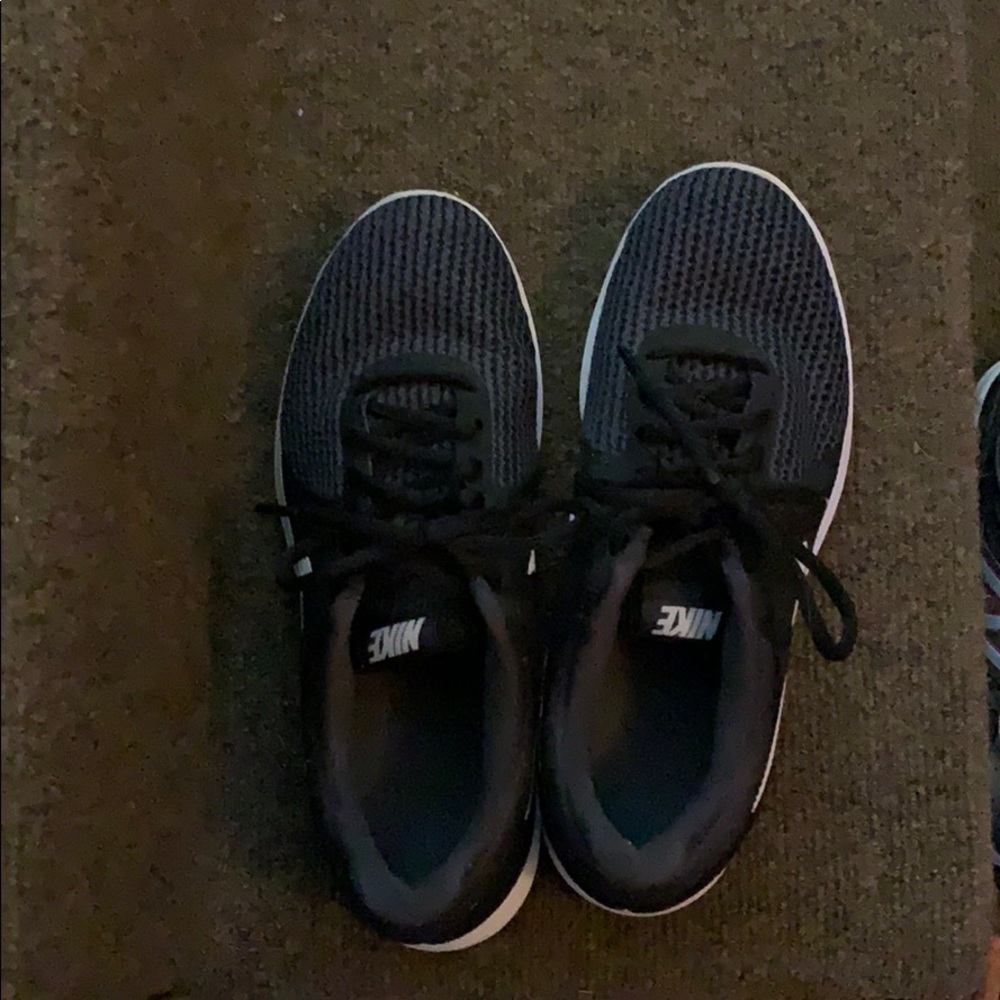 Nike tennis shoes